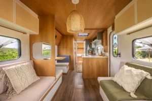 Bruno Gagliasso e Giovanna Ewbank Trailer - Foto: Reprodução/Airbnb